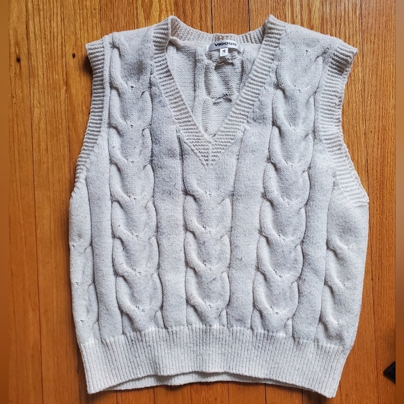 Vigoss Sweaters - Vigoss Women's Cream Cable Knit Sweater Vest Size M